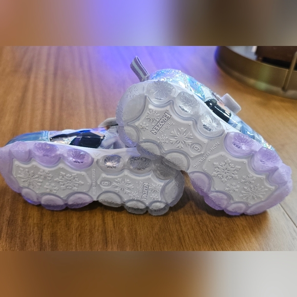 Frozen Disney light-up shoes Size 6 NWT - Picture 4 of 4